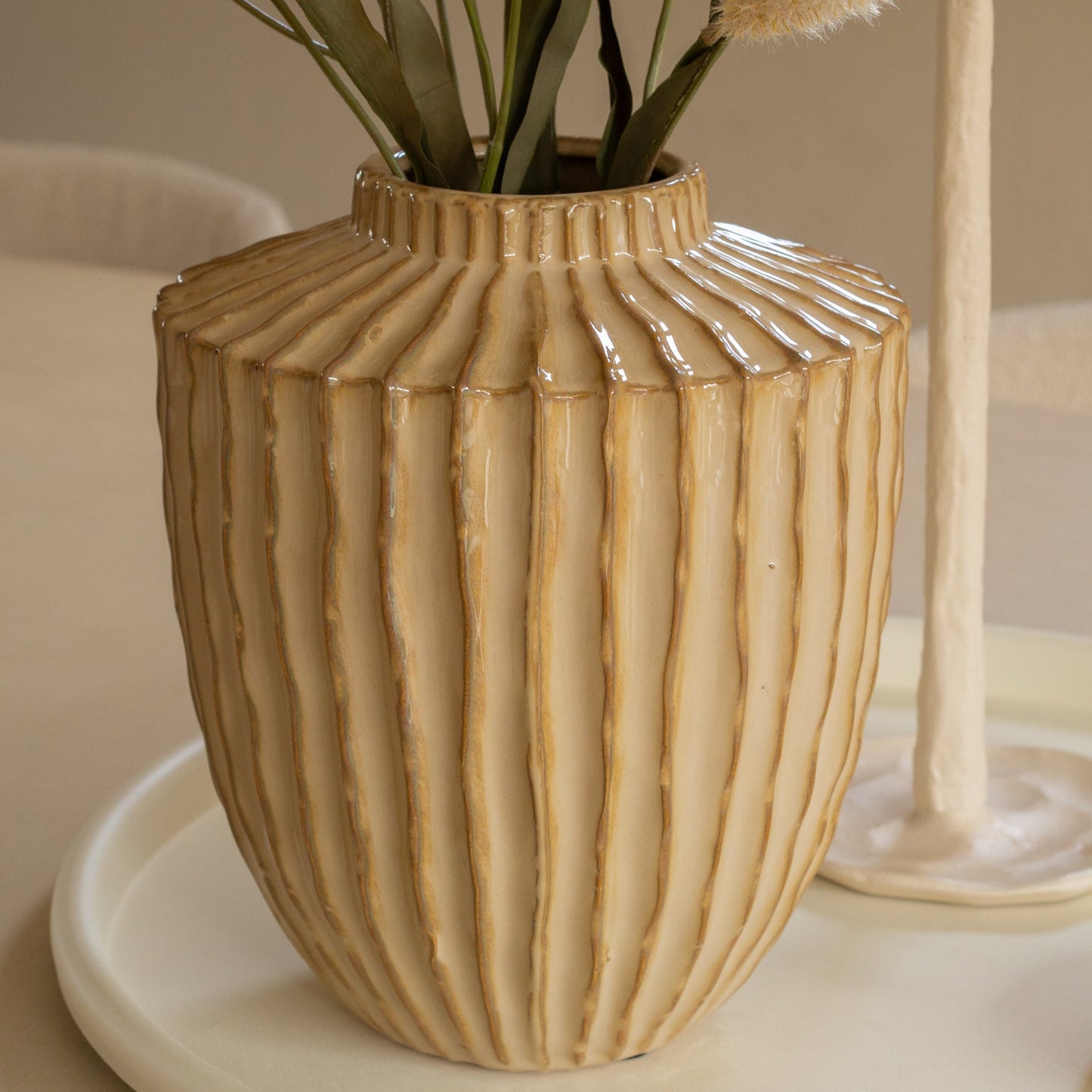 japandi beige vaas