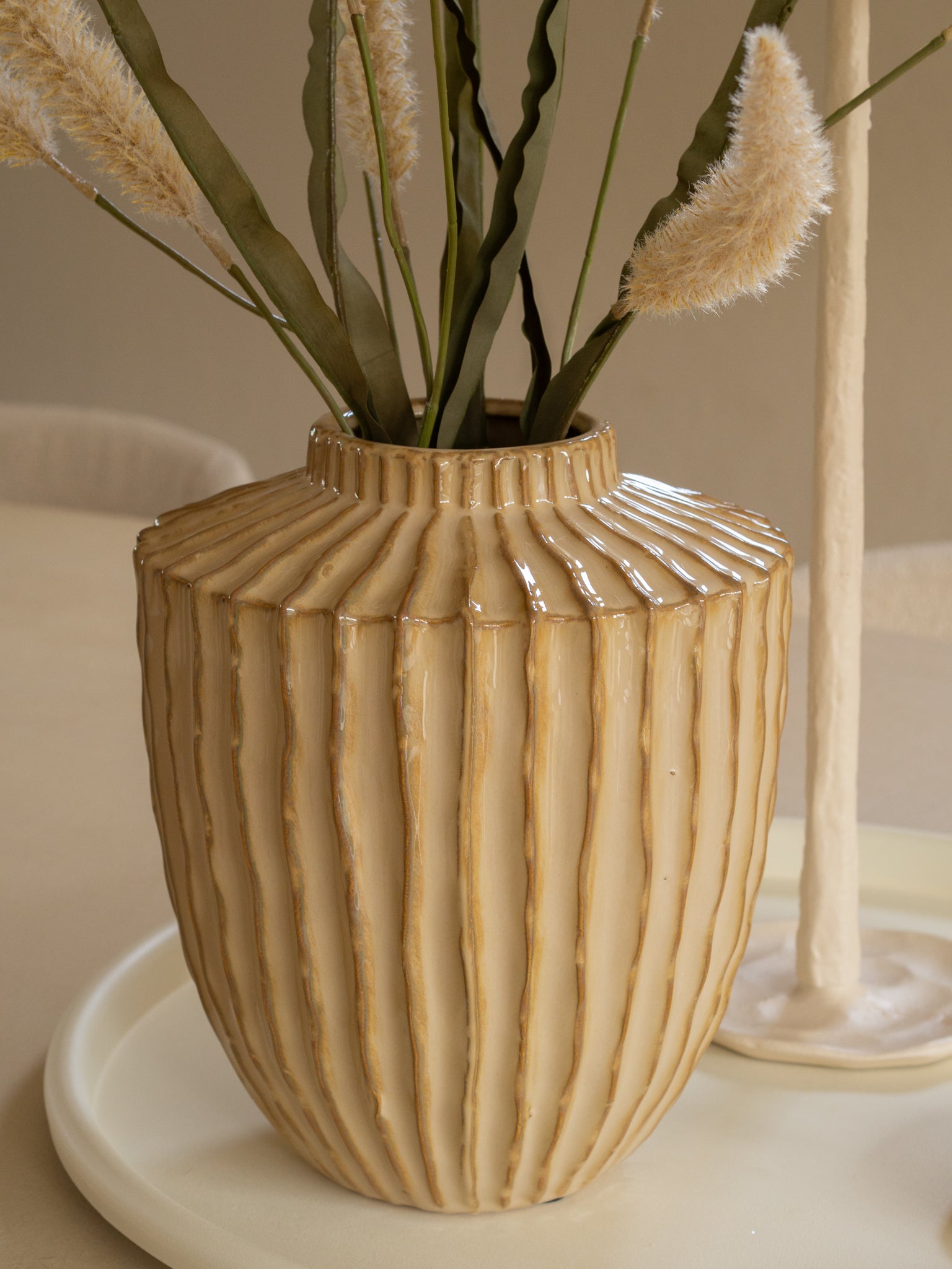 japandi beige vaas