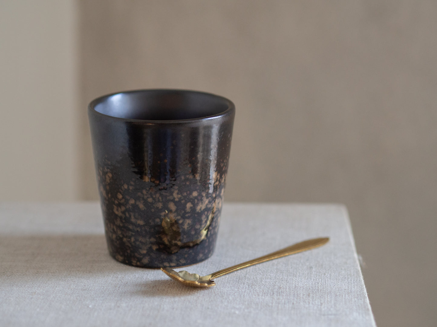Mok | Keramiek | Zwart/beige