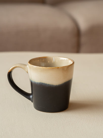 koffiemok met oor beige en zwart