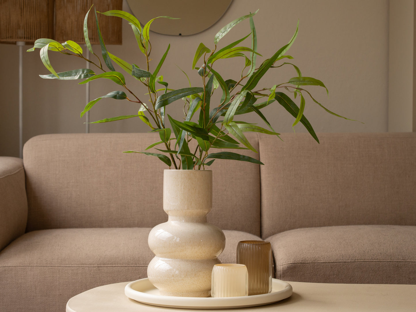 set - dienblad - vaas - eucalyptus takken - waxinelichthouders