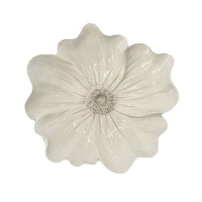 bloem voor aan de muur beige